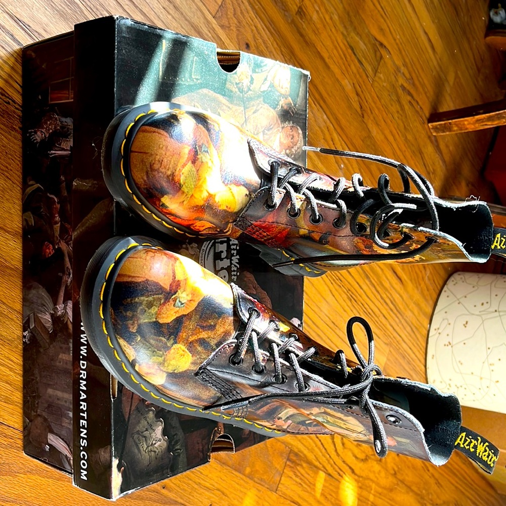 Doc Martens Hogarth Renaissance A. US Men’s 6; US Women’s 7; UK 5; EU 38.